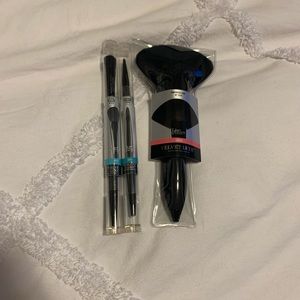 NWOT! It cosmetics soft luxury brush set